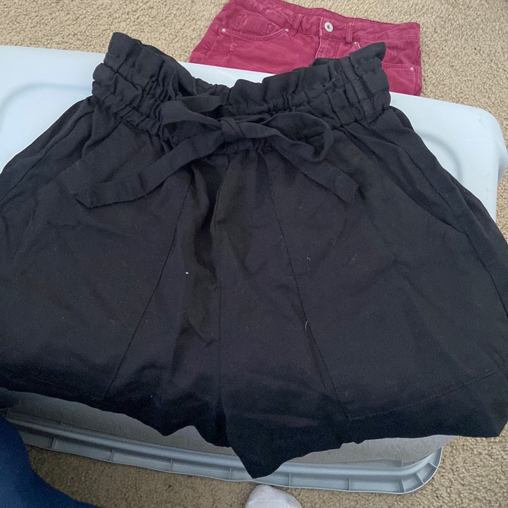 Super cute womens paperbag shorts! size 2 black!
